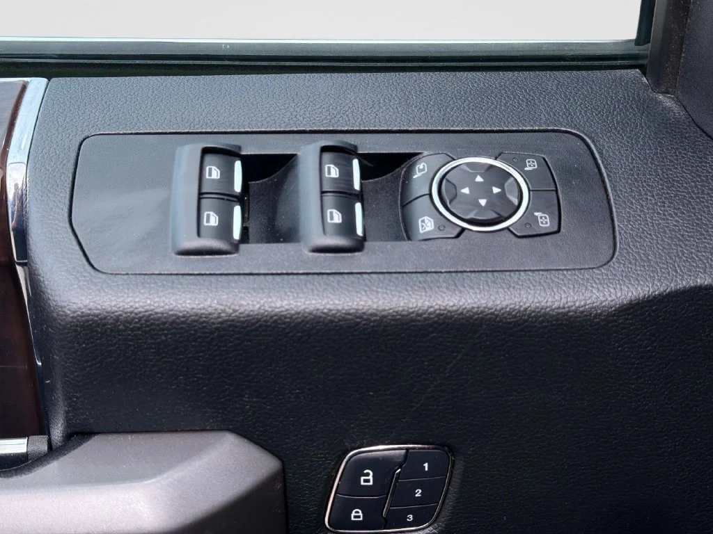 Used 2015 Tuxedo Black Metallic Ford Platinum image 19