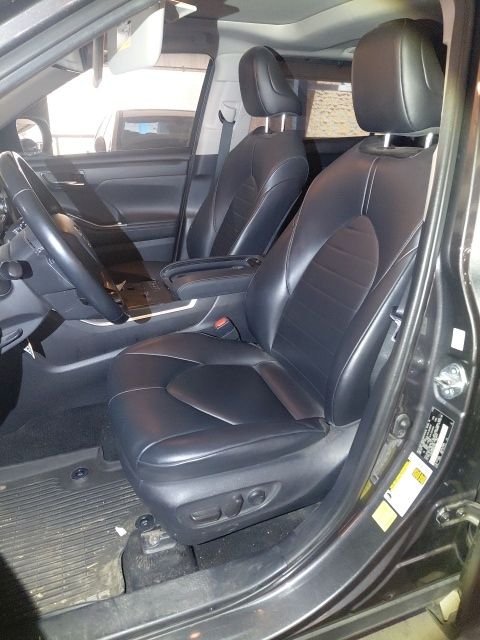 Used 2021 Gray Toyota XLE image 5