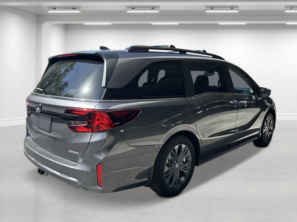New 2027 Modern Steel Metallic Honda Touring image 5