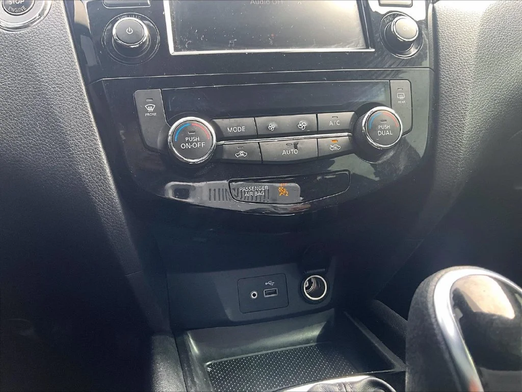 Used 2020 Gray Nissan SV image 31