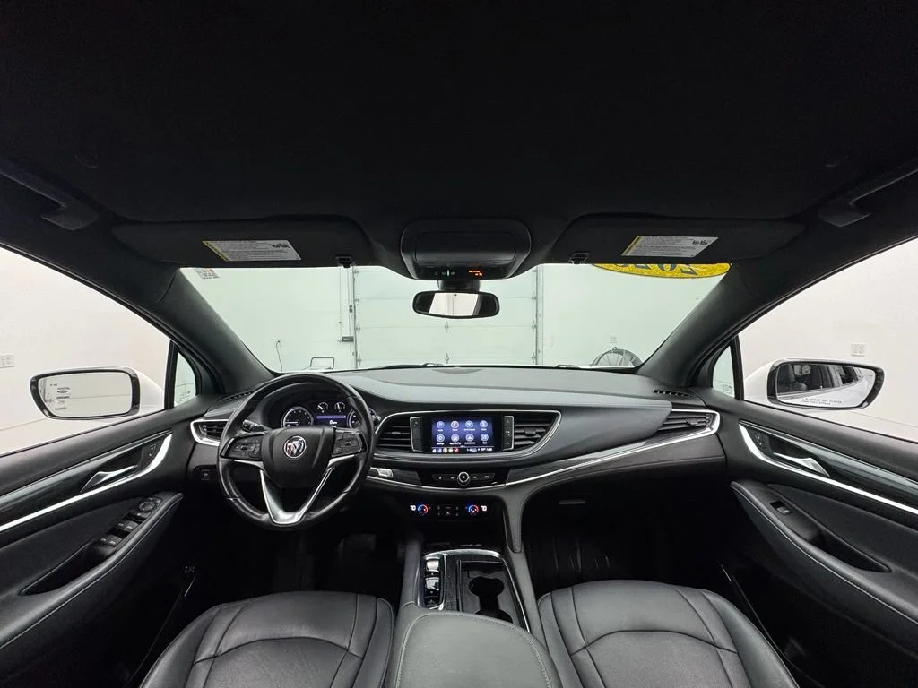 Used 2023 Summit White Buick Essence image 3
