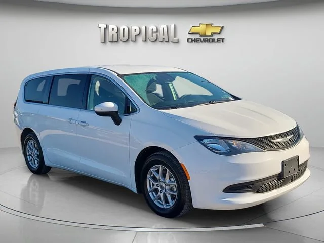 Used 2023 White Chrysler LX image 4