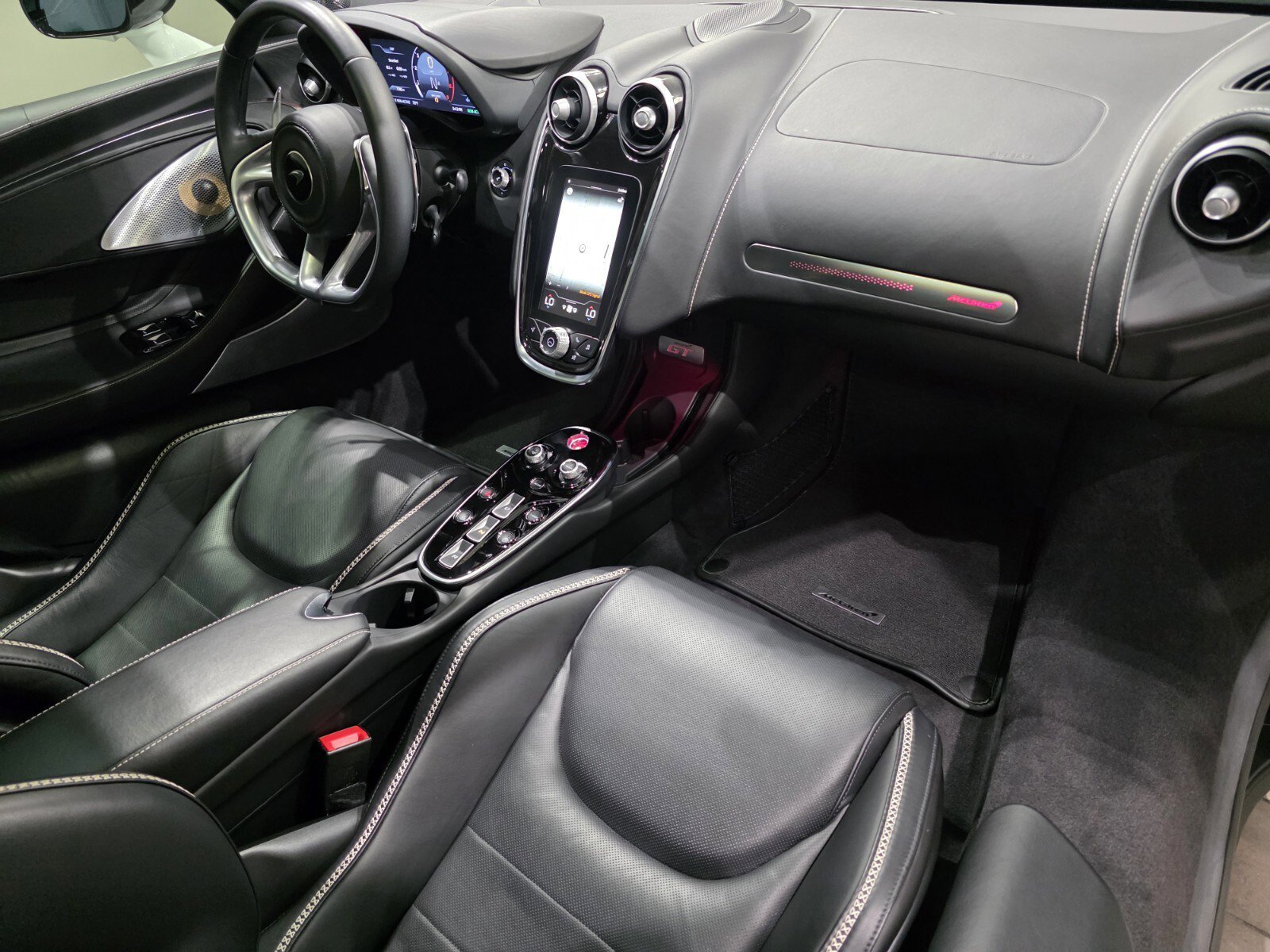 Used 2023 Silica White McLaren  image 21