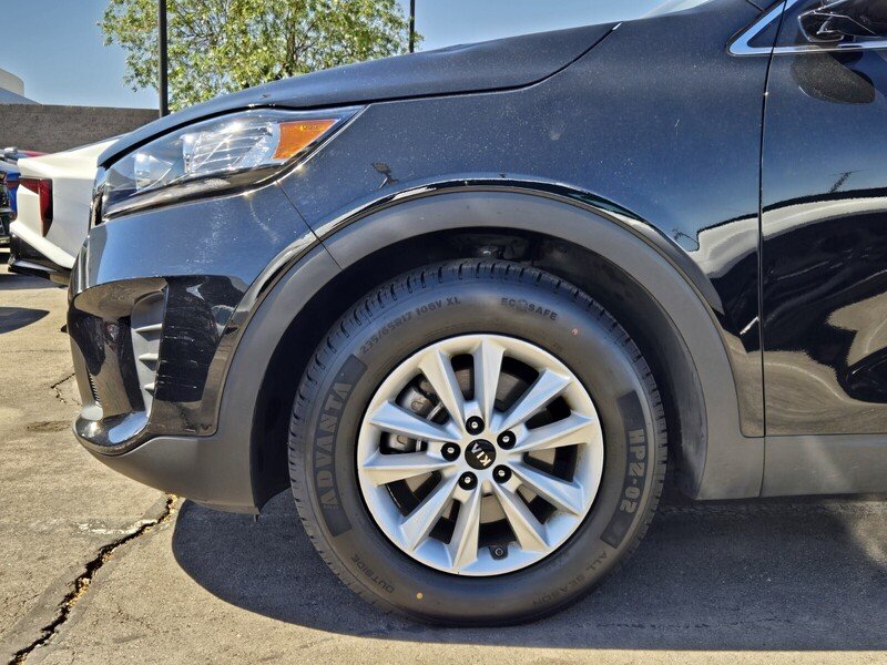 Used 2020 Ebony Black KIA L FWD image 9