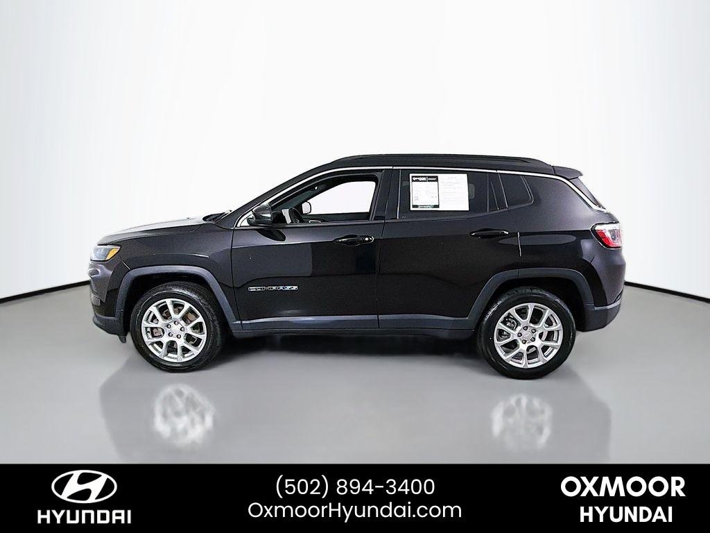 Used 2023 Diamond Black Crystal Pearlcoat Jeep Latitude Lux image 4