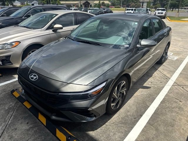 Used 2024 Gray Hyundai SEL image 2