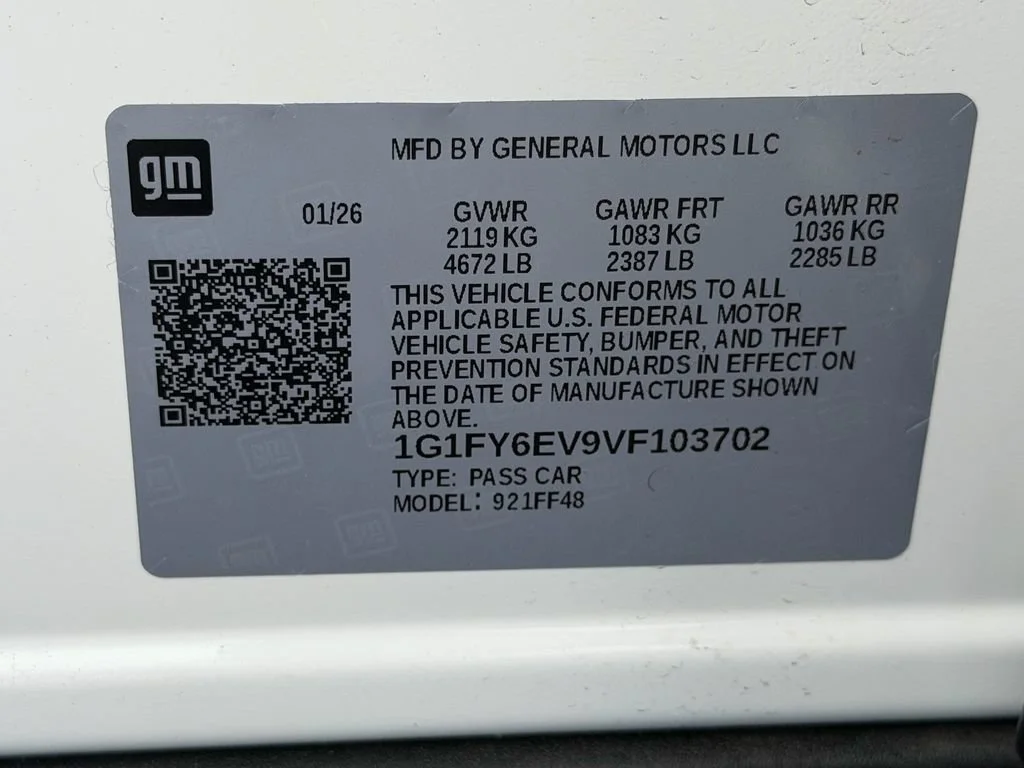 New 2027 Summit White Chevrolet LT image 10