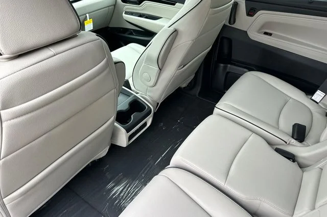 New 2026 Solar Silver Metallic Honda Touring image 13