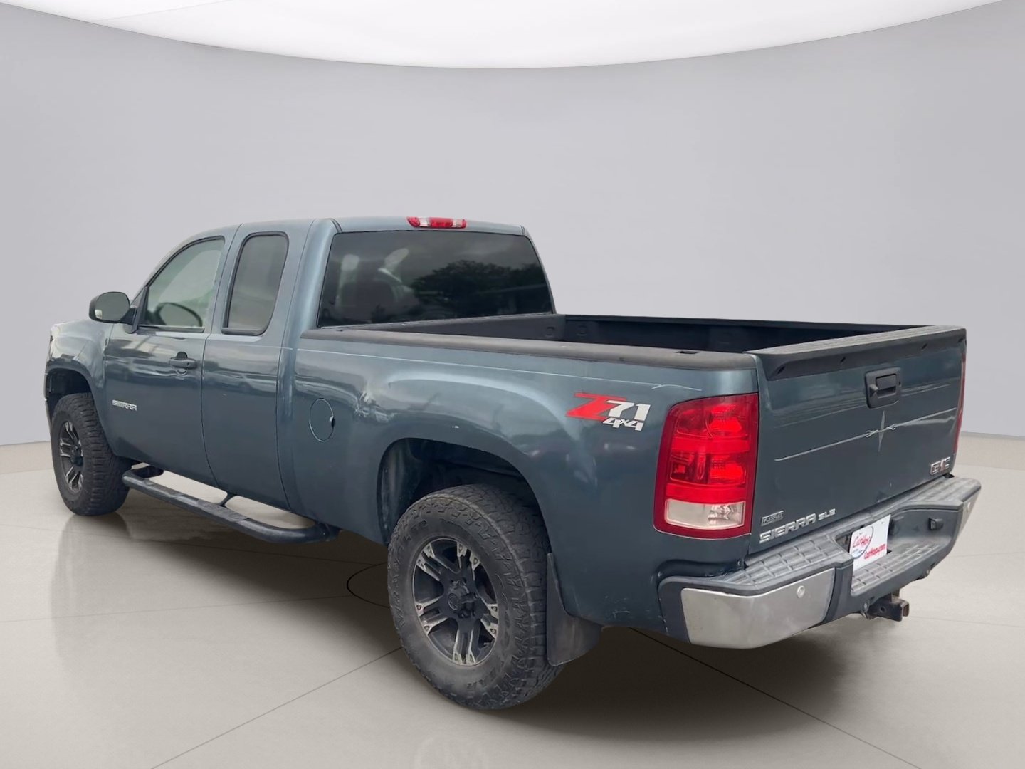 Used 2010 Grey Gmc SLE image 3