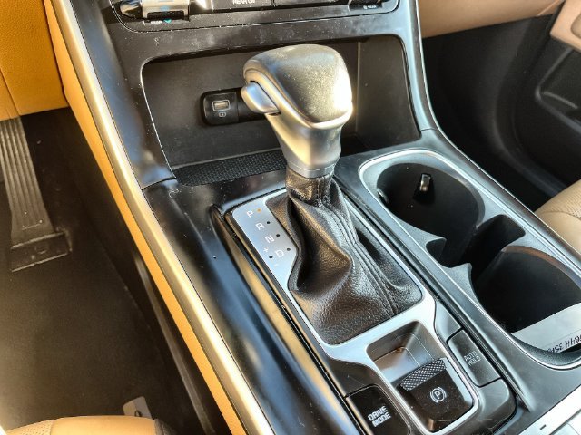 Used 2023 Silver Kia LX Seat Package image 28