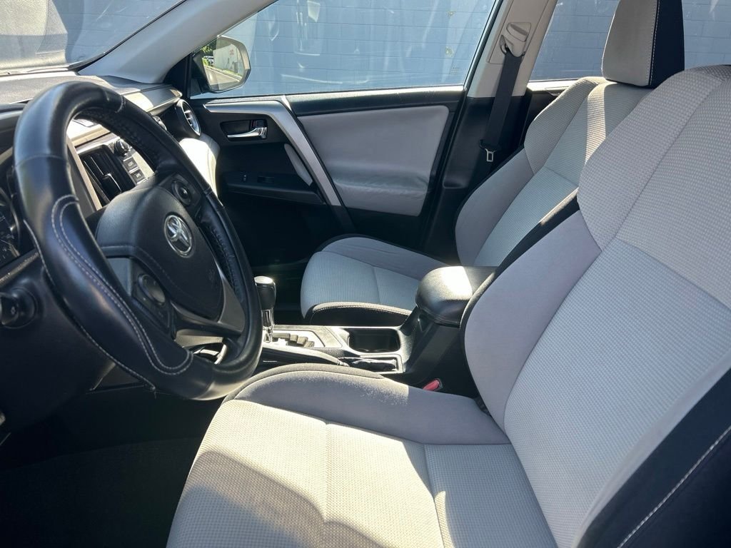 Used 2017 White Toyota XLE image 10