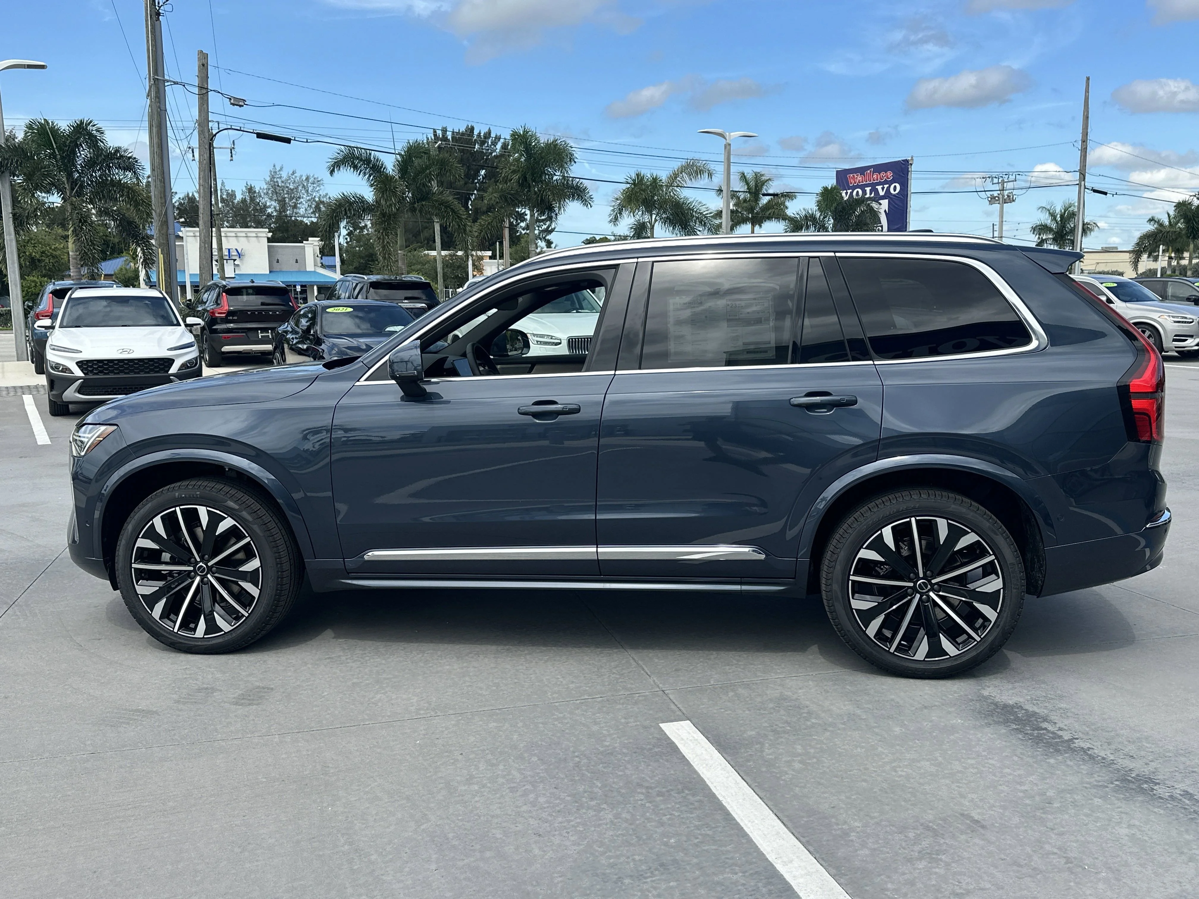 2026 Volvo XC90 Plus - Photo 9