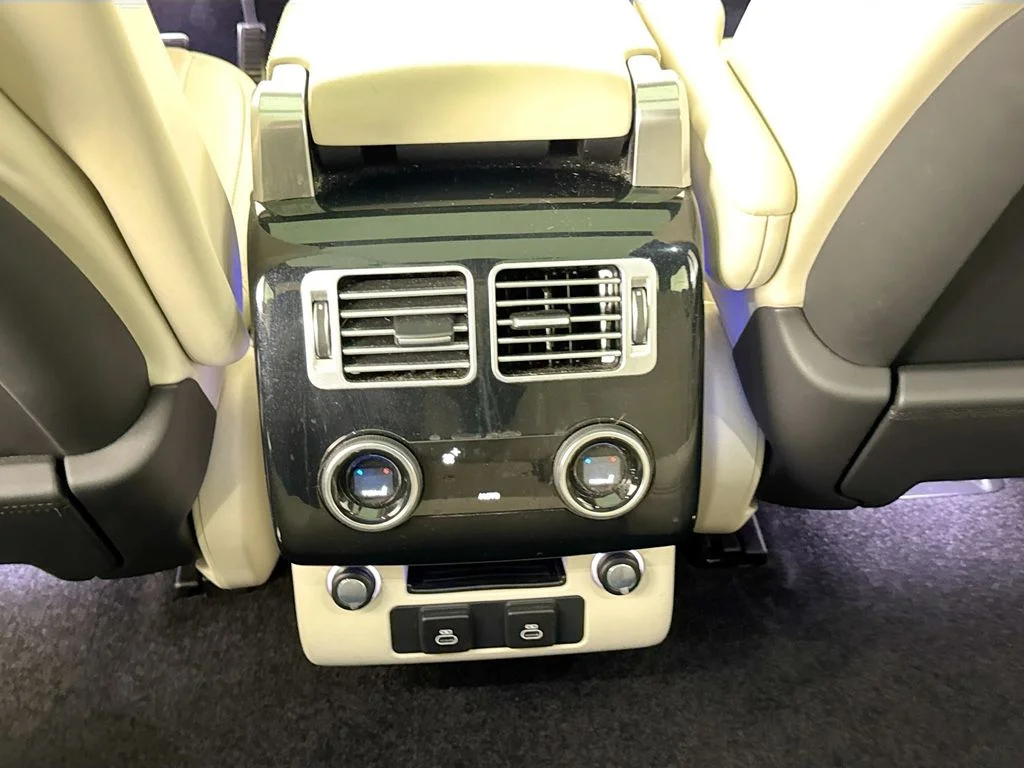 Used 2022 Black Land Rover Westminster image 24