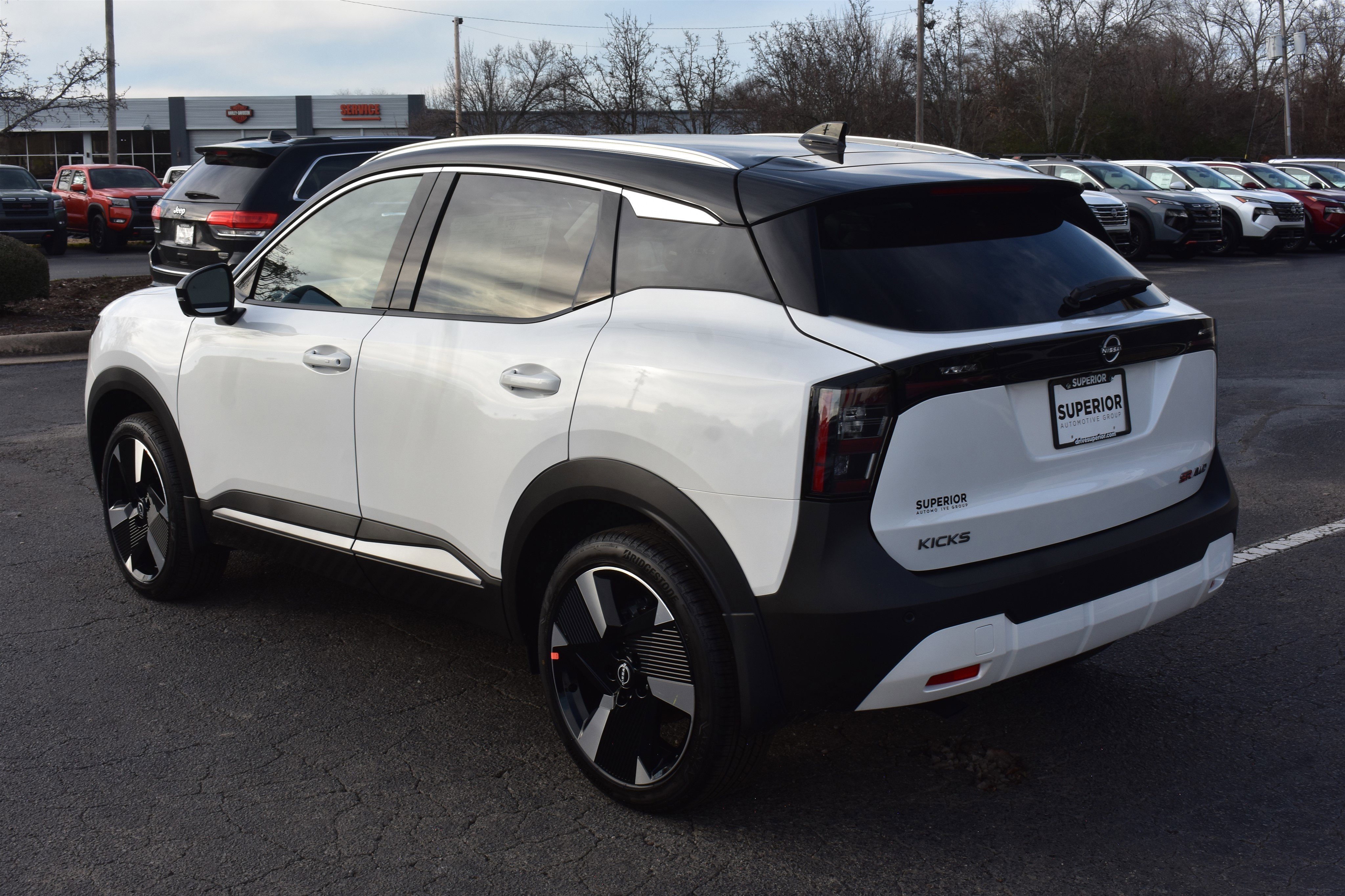 New 2026 Aspen White TriCoat / Super Black Two-tone Nissan SR image 9