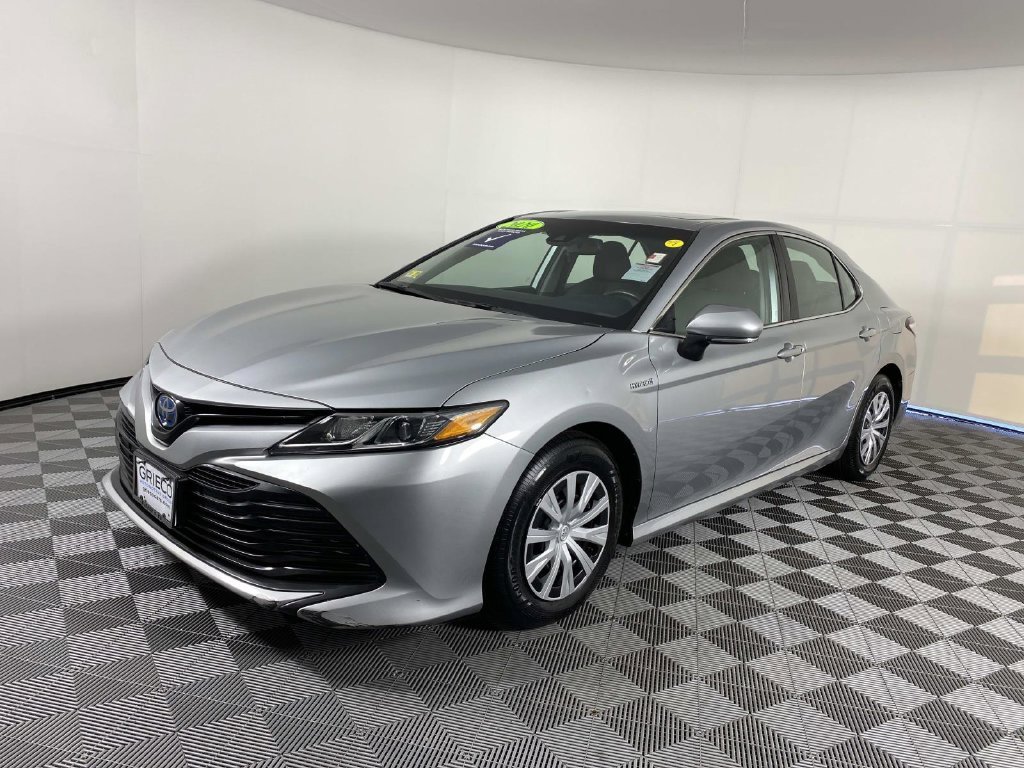 Used 2020 Silver Toyota LE image 4