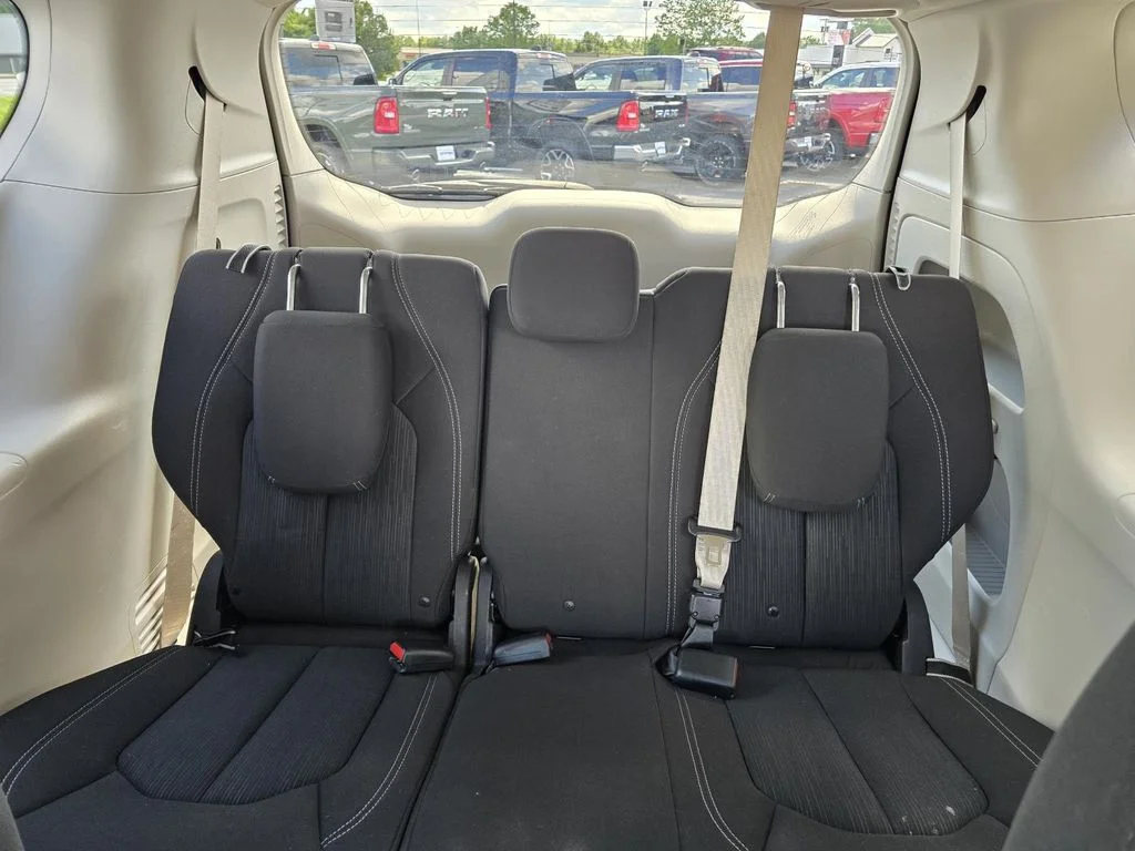 Used 2021 Velvet Red Pearlcoat Chrysler LX image 11