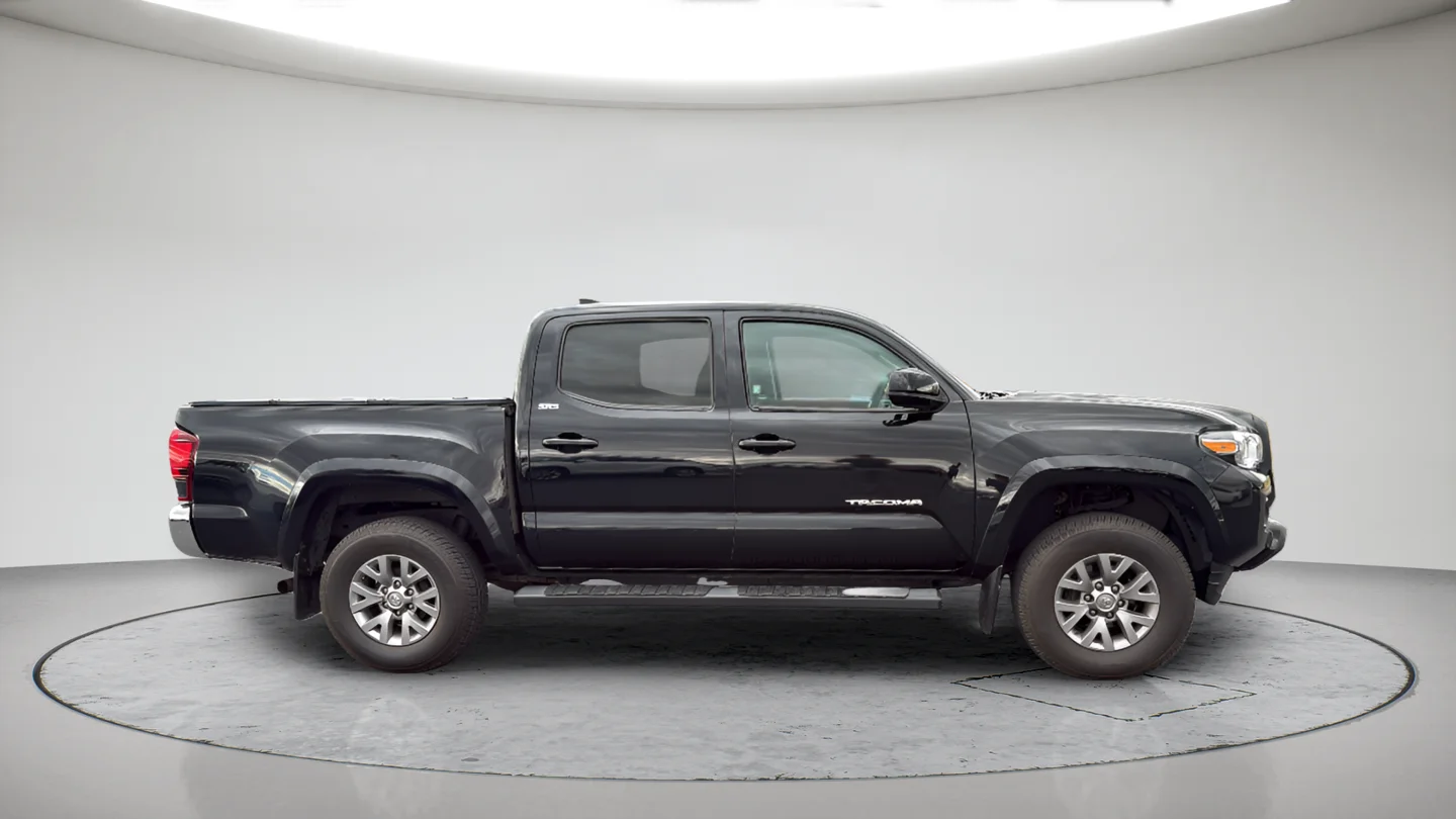Certified Used 2019 Black Toyota SR5 image 4