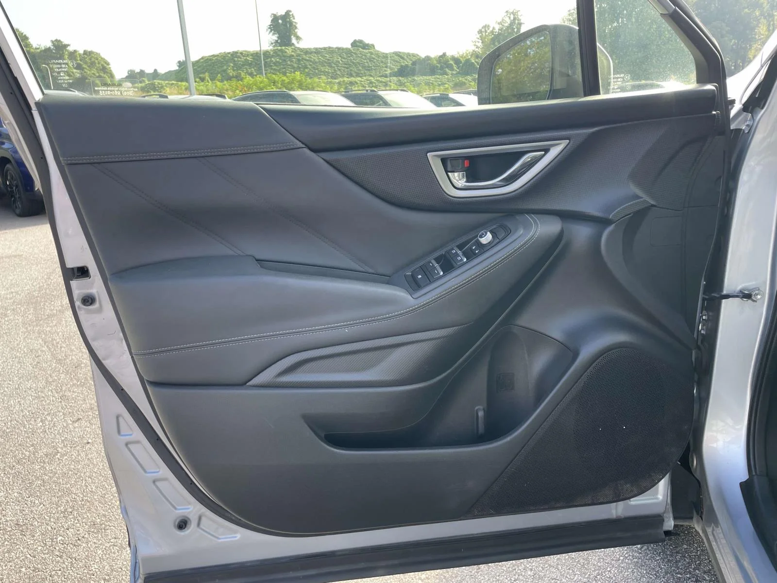 Used 2020 Ice Silver Metallic Subaru Limited image 5
