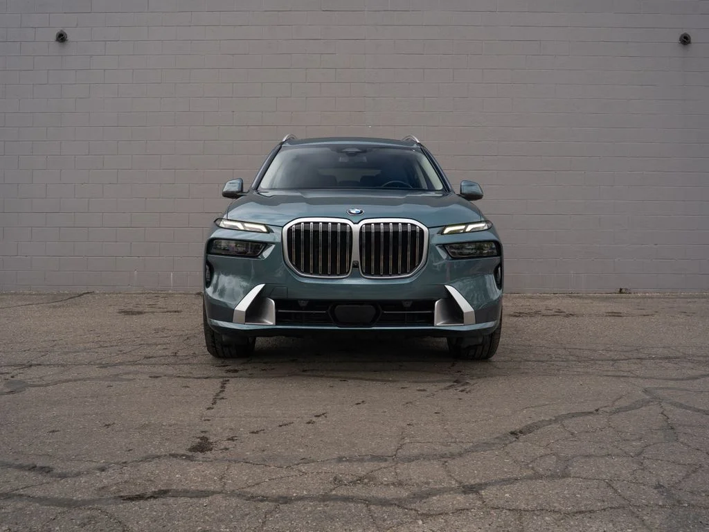 Used 2023 Blue BMW xDrive40i image 10