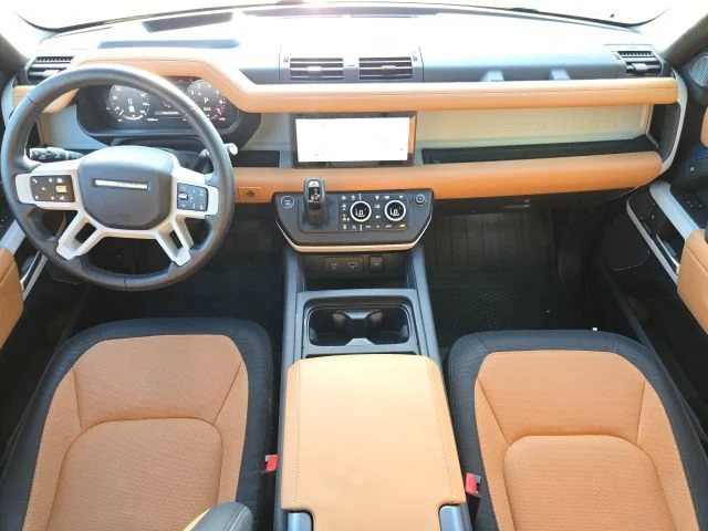 Used 2024 Blue Land Rover X-Dynamic SE image 11