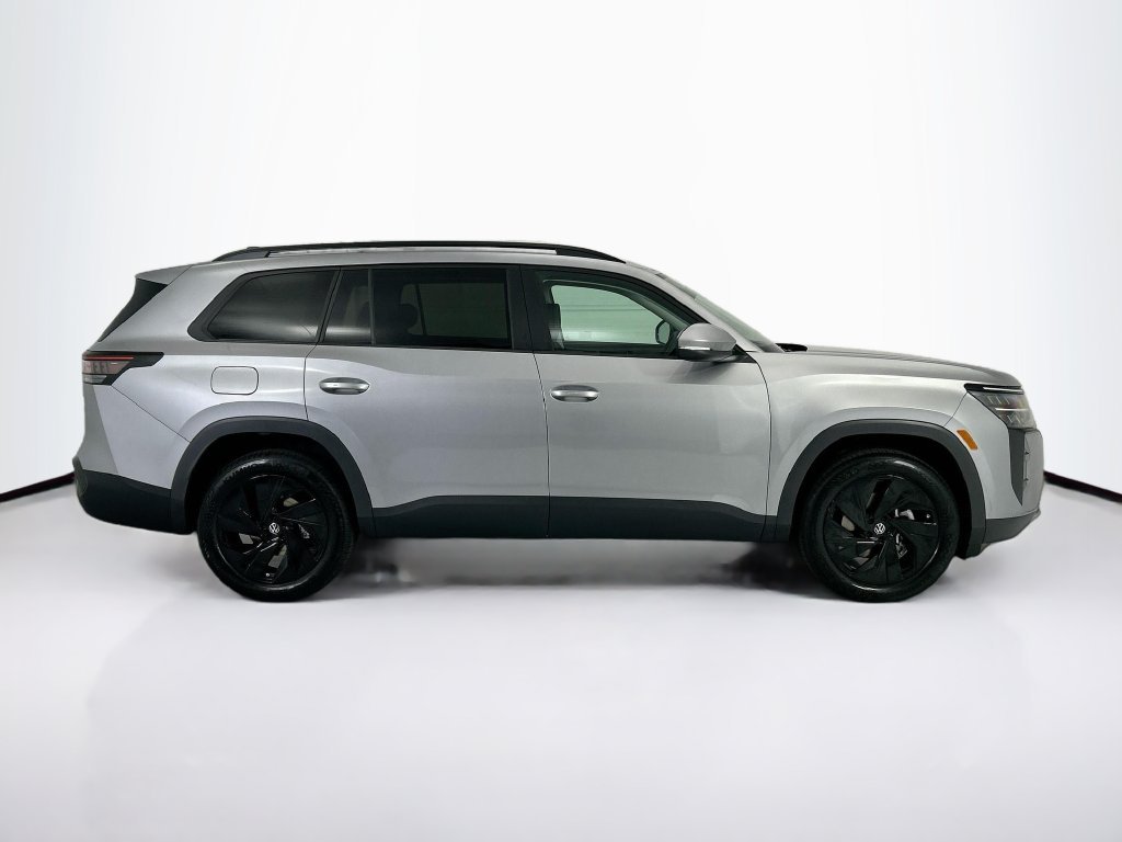 New 2027 Silver Volkswagen SE w/Technology image 4