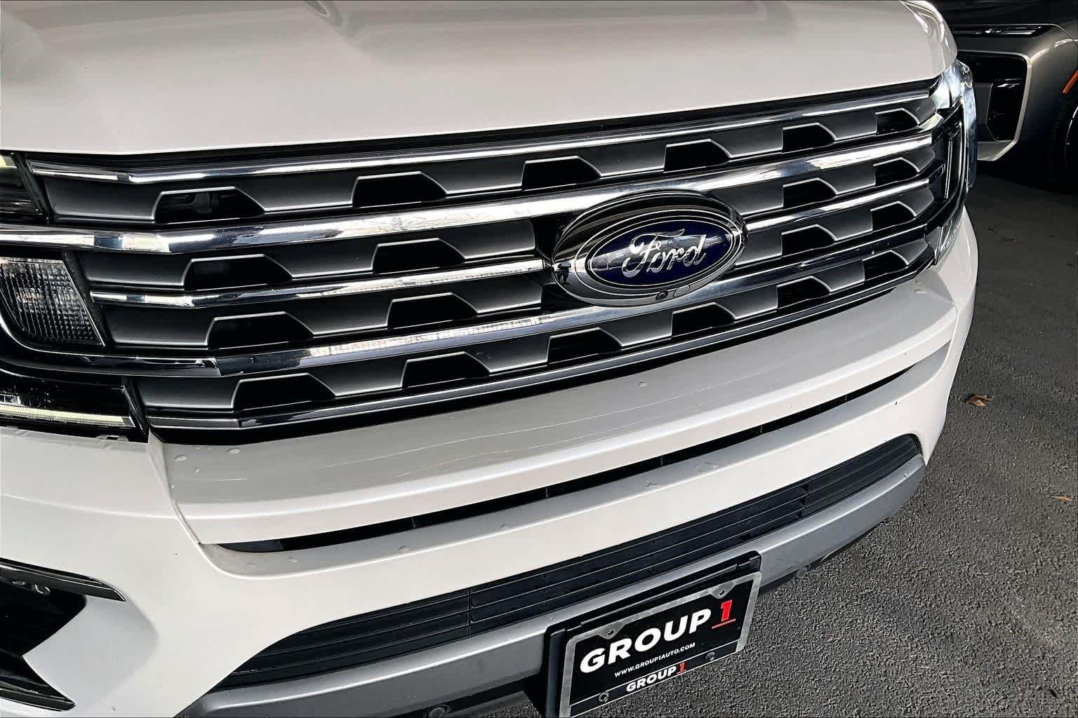 Used 2019 White Platinum Metallic Tri-Coat Ford Limited image 29