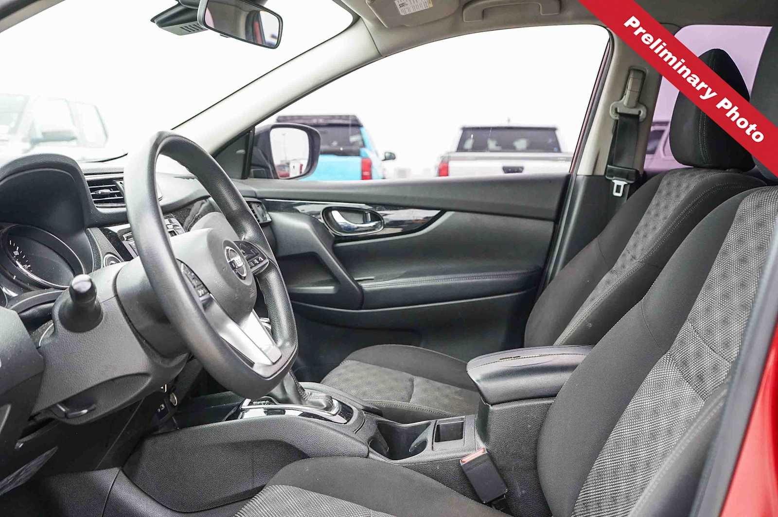 Used 2020 Scarlet Ember Tintcoat Nissan SV image 13