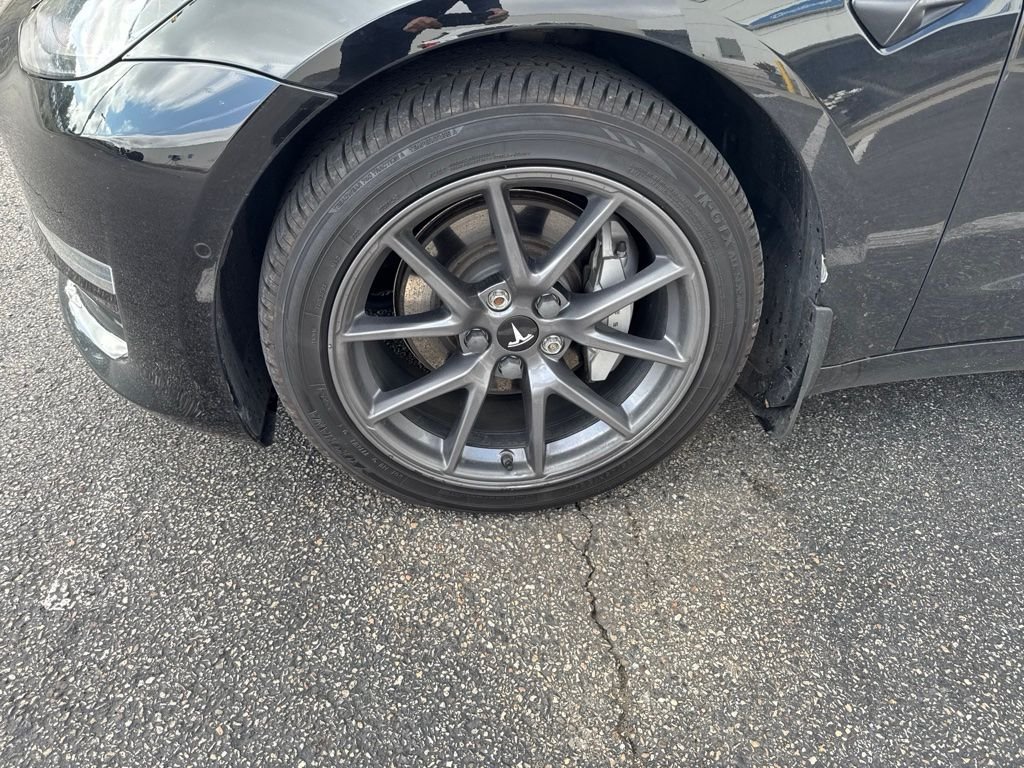 Used 2022 Solid Black Tesla Long Range image 5