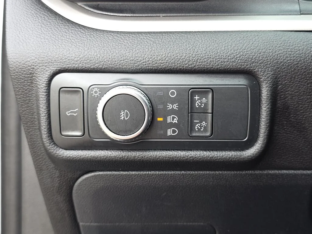 Used 2022 Silver Ford XLT image 24