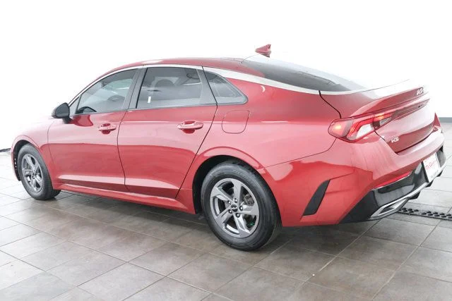 Used 2023 Red Kia LXS image 4