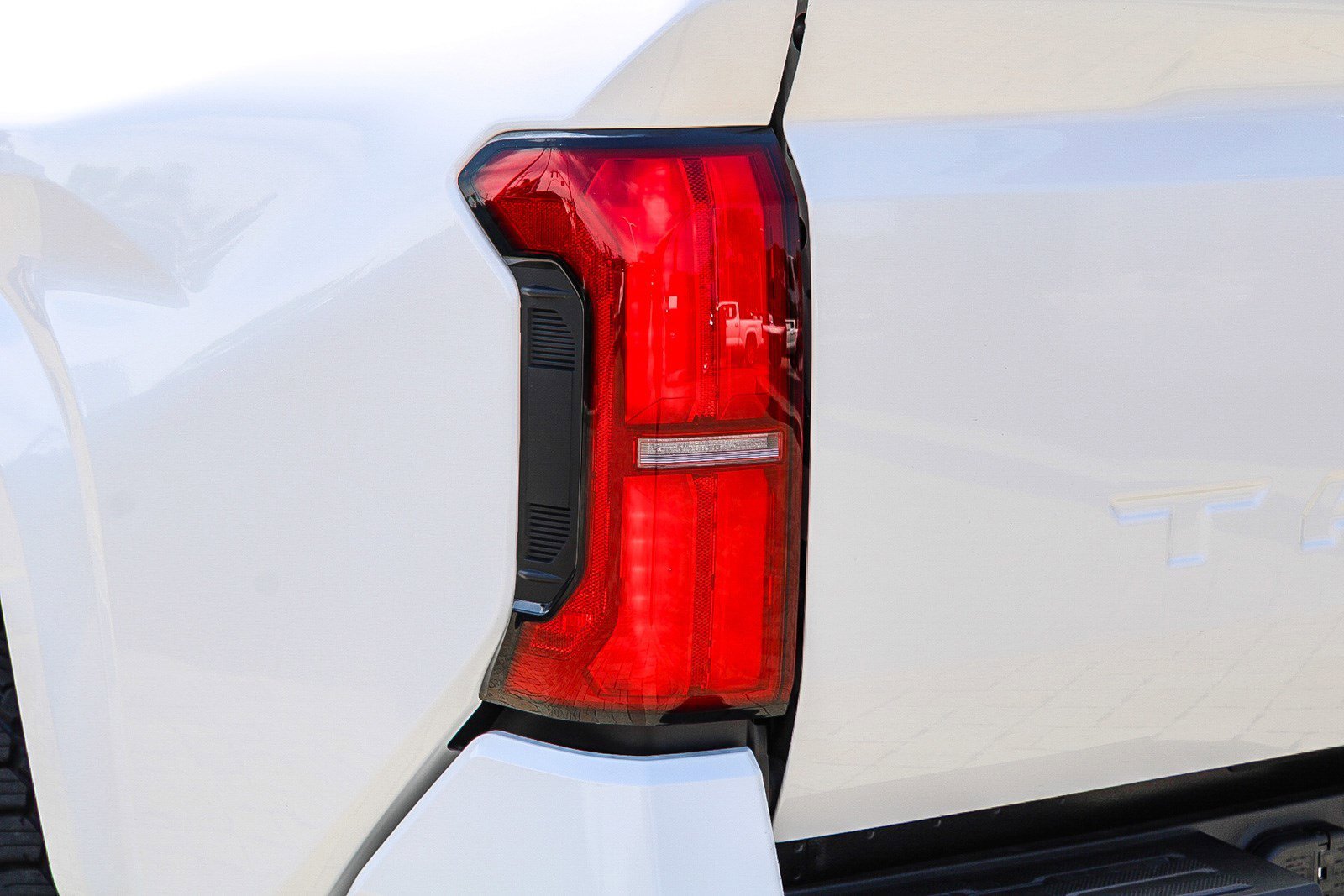 2025 Toyota Tacoma SR5 - Photo 9
