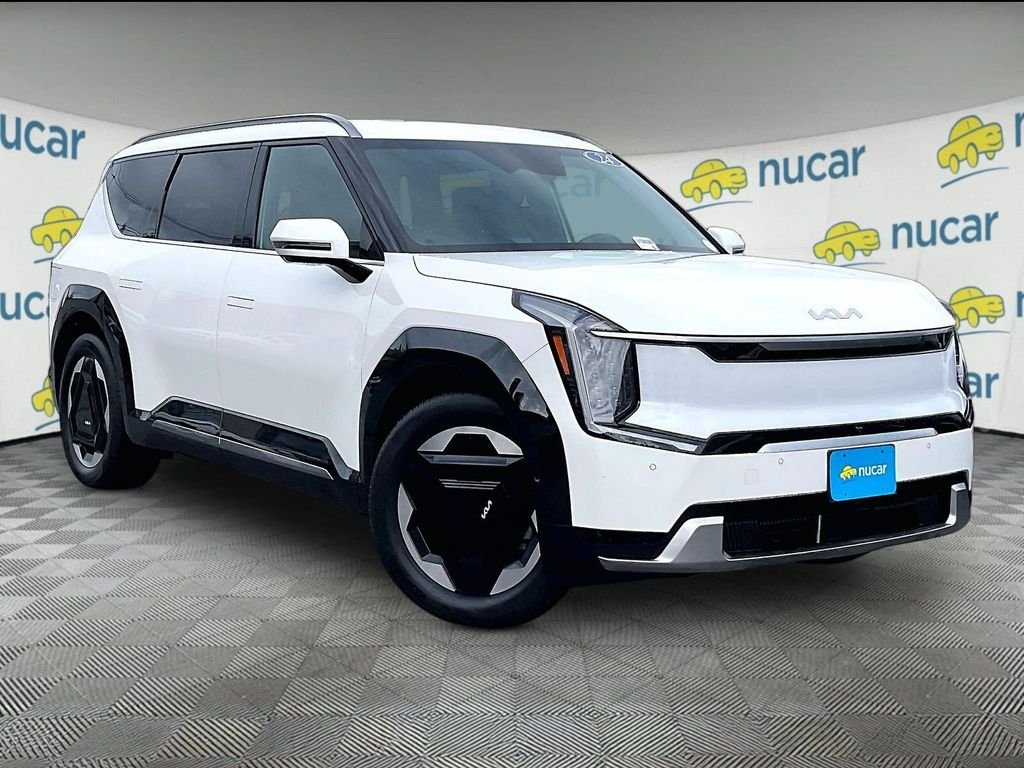 Used 2024 White Kia Land image 1