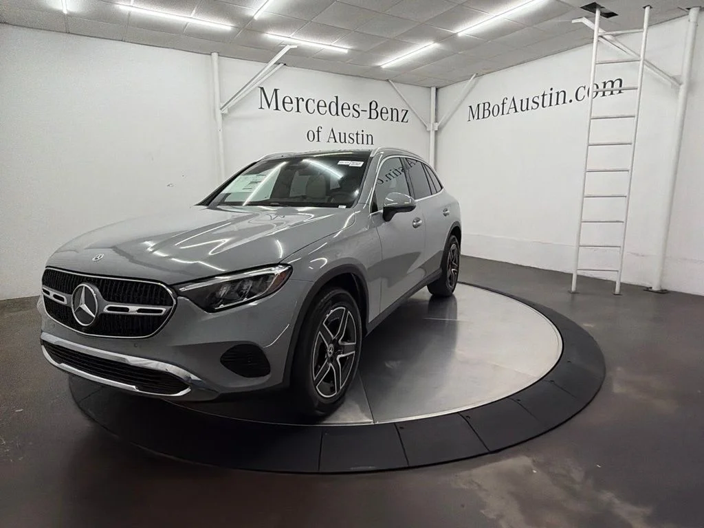 New 2027 White Mercedes-Benz GLC 300 image 3