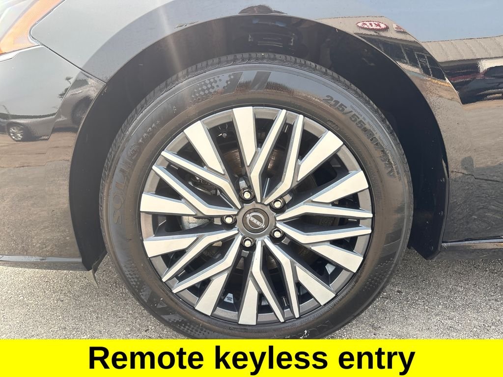 Used 2025 Black Nissan 2.5 SV image 17