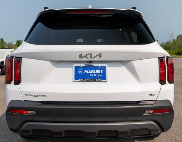 Used 2023 White Kia X-Line S image 7