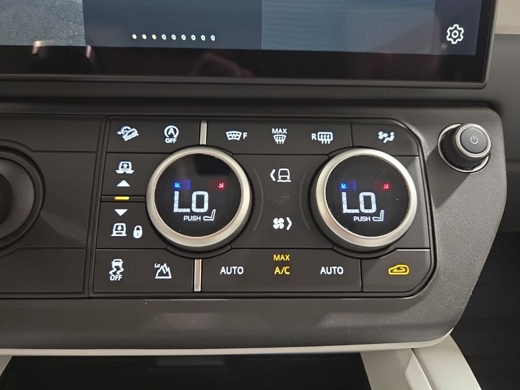 New 2026 Fuji White Land Rover X-Dynamic SE image 16