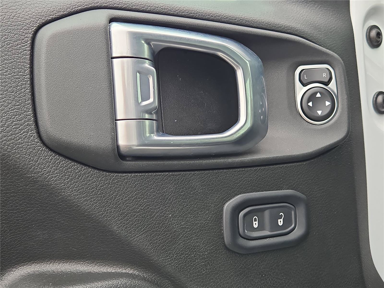 2025 Jeep Wrangler 4-Door Rubicon - Photo 19