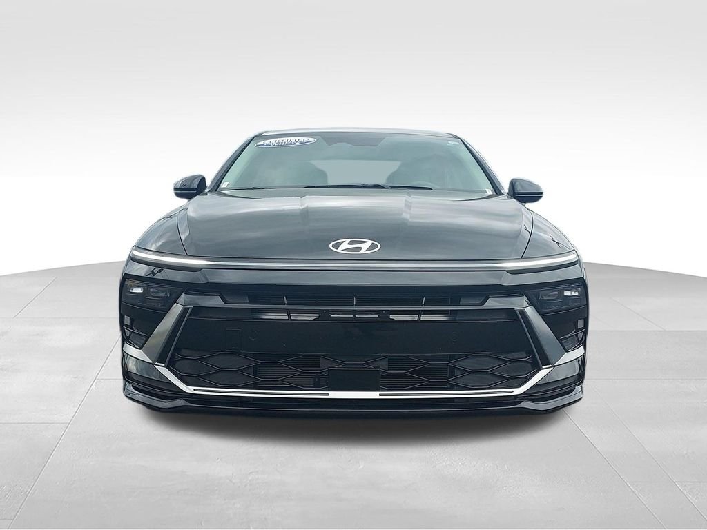 Used 2024 Black Hyundai SEL image 8