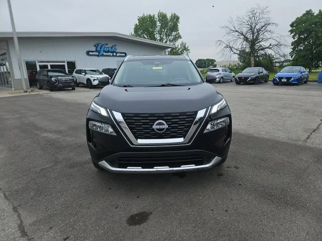 Used 2023 Black Nissan Platinum image 3