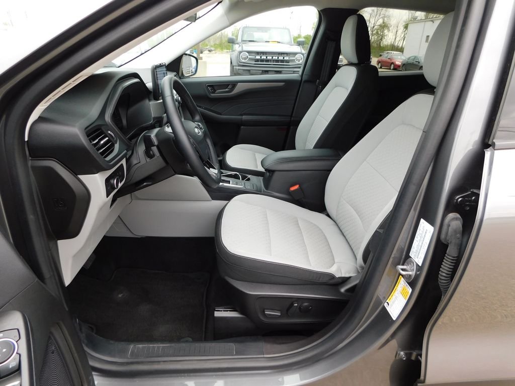 Used 2023 Gray Ford Active image 12