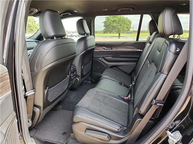 New 2027 PX8 High Gloss Jeep L LAREDO ALTITUDE 4X2 image 8