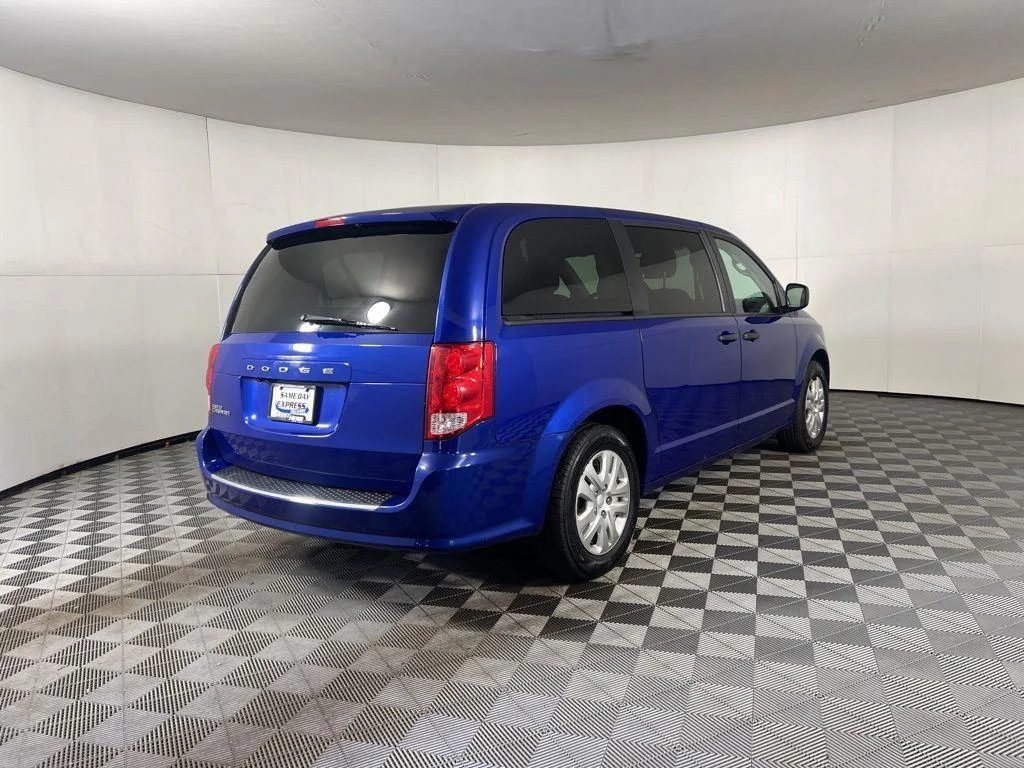 Used 2019 Indigo Blue Dodge SE image 8