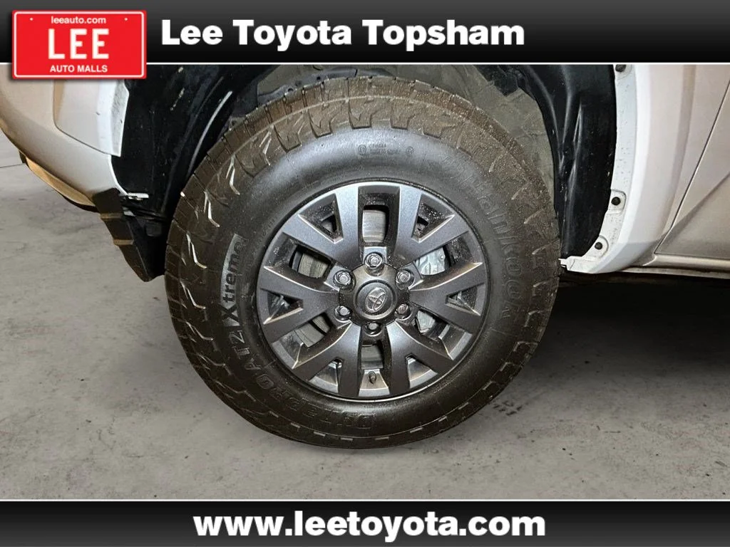 Used 2022 White Toyota SR5 image 14