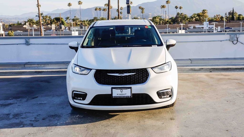 Used 2023 Bright White Clearcoat Chrysler Touring L image 3