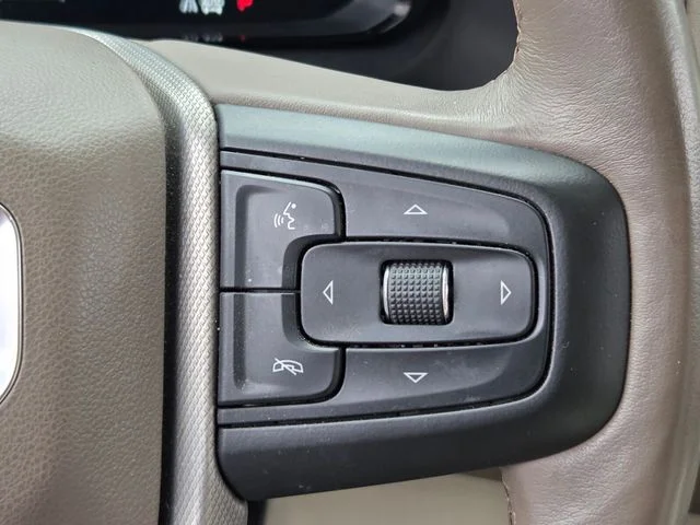 Used 2022 White GMC Denali image 26
