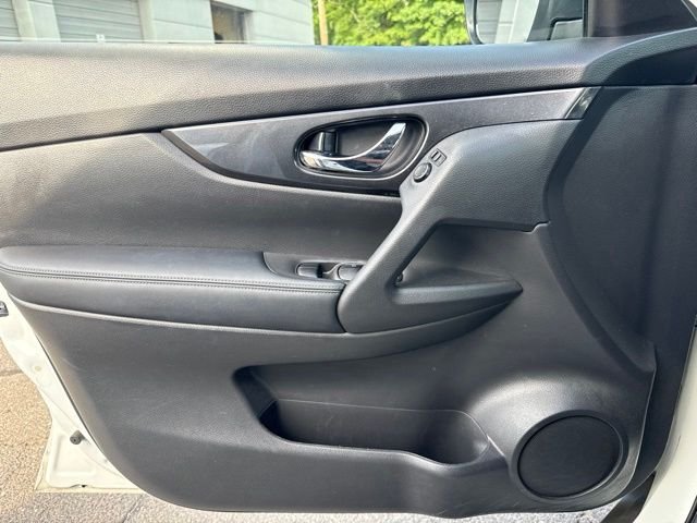 Used 2020 White Nissan SV image 16