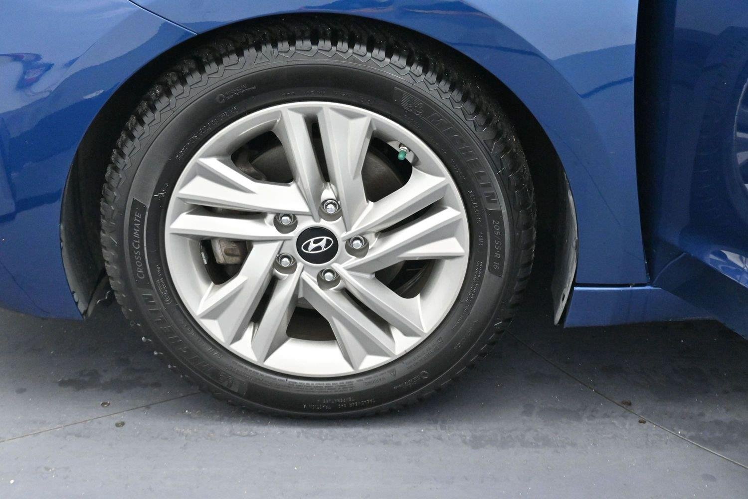 Used 2020 Lakeside Blue Hyundai Value Edition image 35
