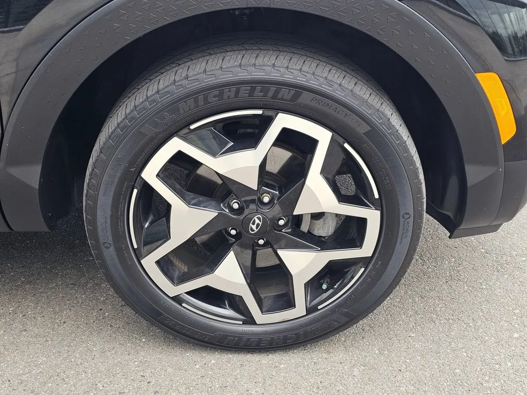 Used 2023  Hyundai Limited image 9