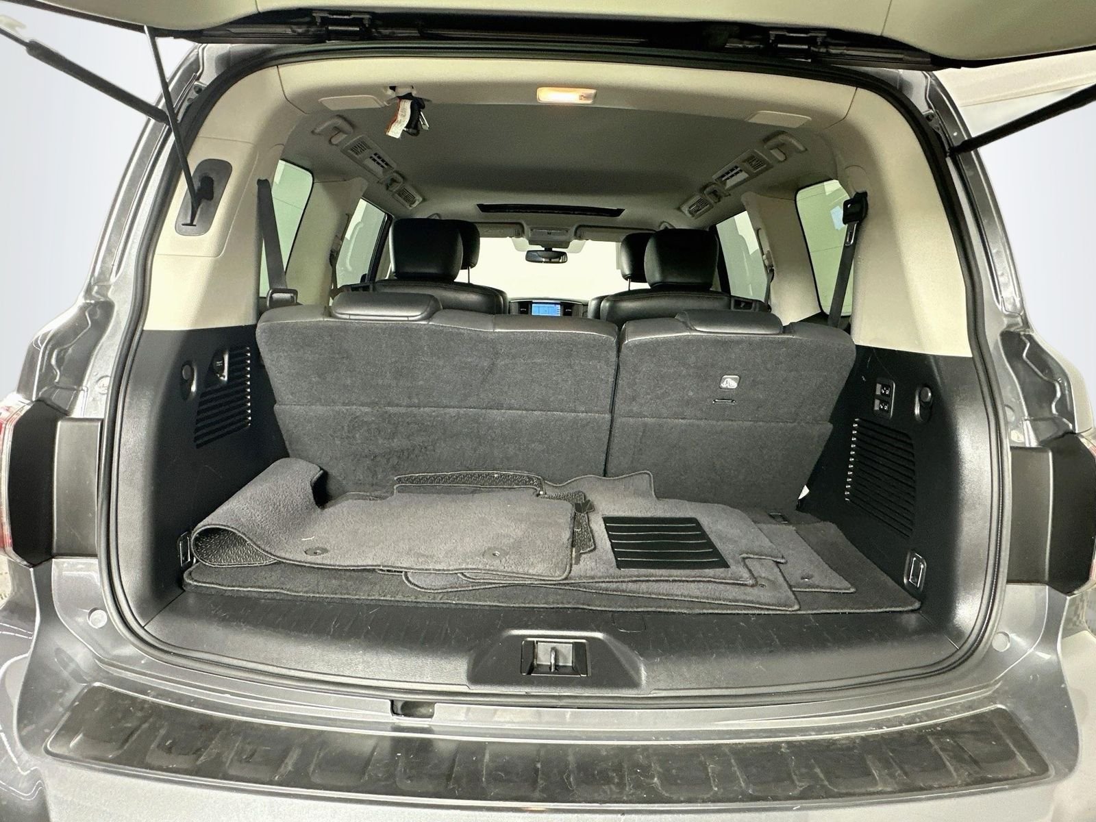 Used 2019 Gun Metallic Nissan SL image 28