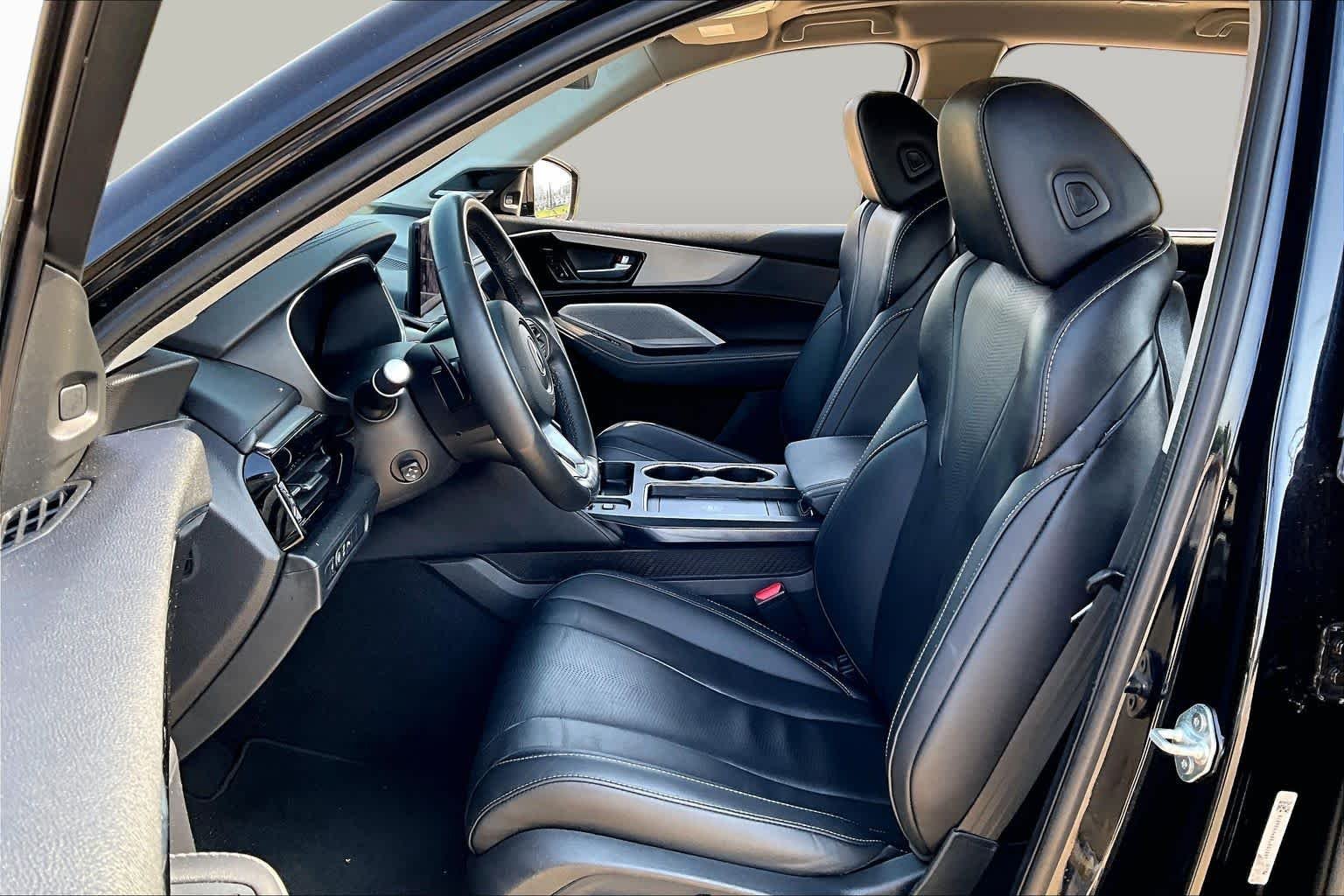 Used 2025 Majestic Black Pearl Acura w/Technology Package image 16